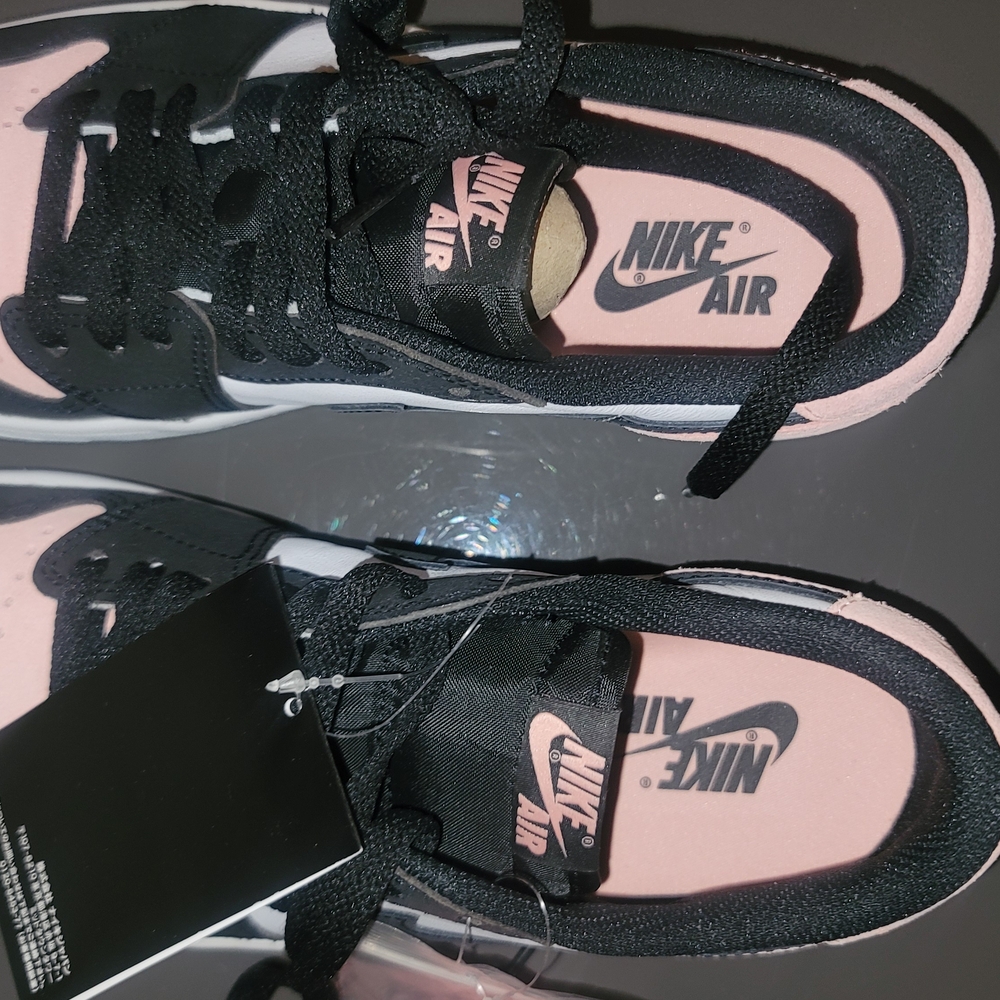 Nike Women's Athletic Shoes - Black and Pink